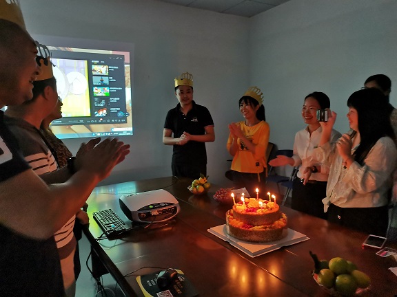 濃濃深情，暖人心《小伙伴們的生日聚會(huì)》